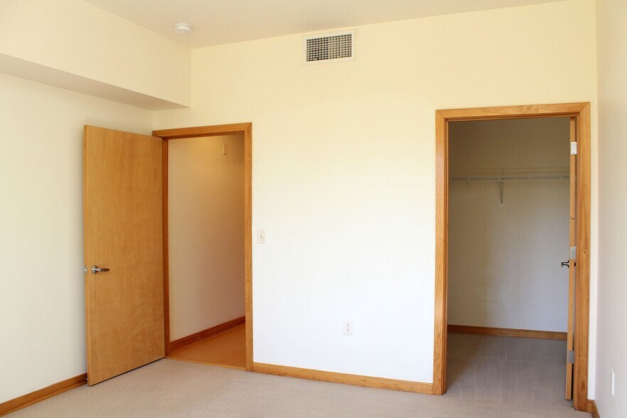 Building Photo - 1133 NW 11th Ave