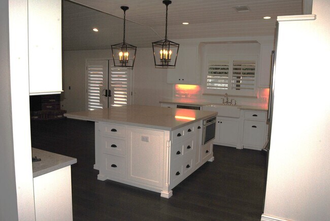 Building Photo - 7112 Darrin Ave