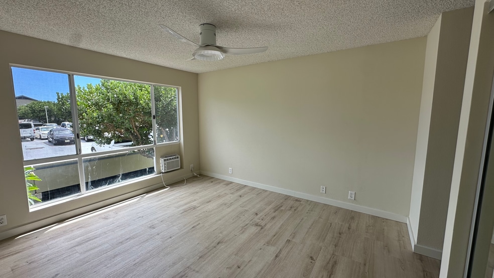 Master BR 1 - 91-238 Hanapouli Cir