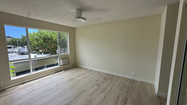 Master BR 1 - 91-238 Hanapouli Cir