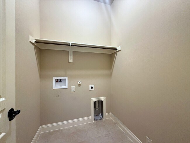 Building Photo - 1109 Abbey Ln