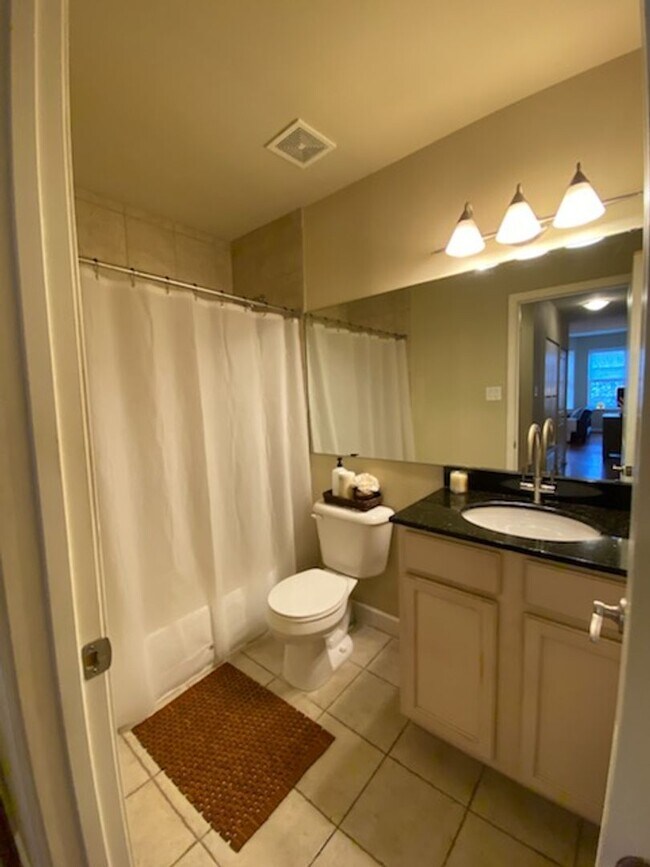 Building Photo - 627 Clara Ave