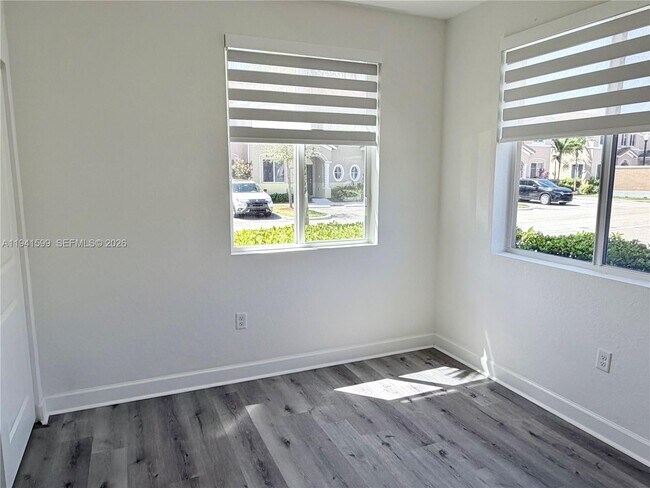 Building Photo - 2418 SE 10th St