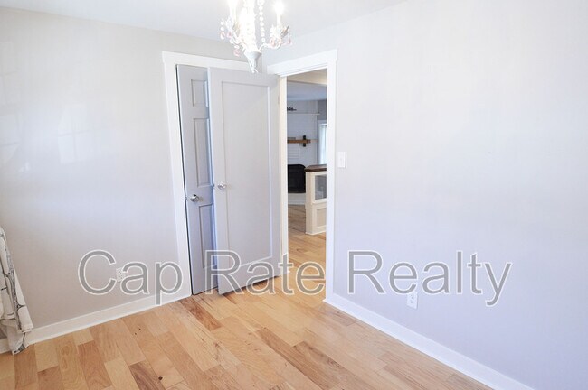 Building Photo - 216 Cherrington Rd