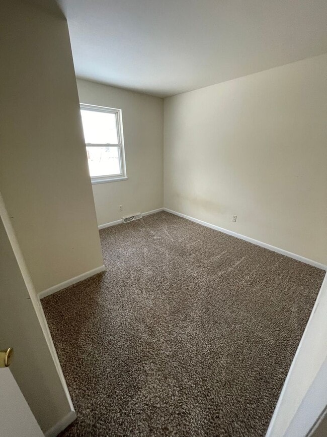 Building Photo - 3 Bed 2 Bath Townhouse in Manchester