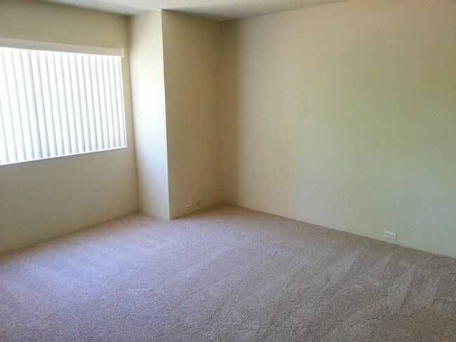 Building Photo - 605 Woodside Sierra