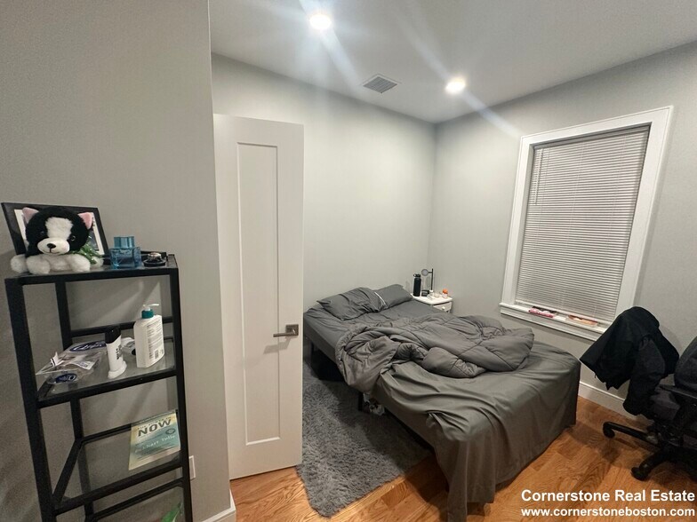 Building Photo - 1621 Tremont St