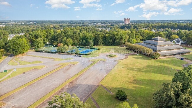 Building Photo - 2620 Grantham Place Dr