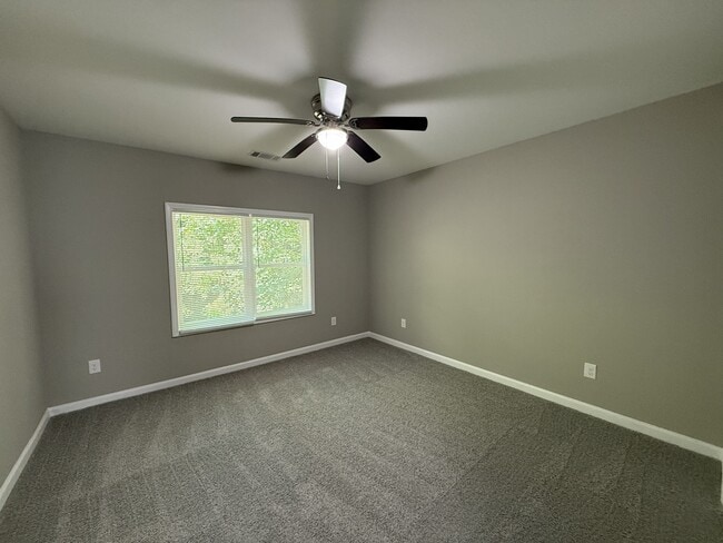 Building Photo - 1021 Sourwood Ct