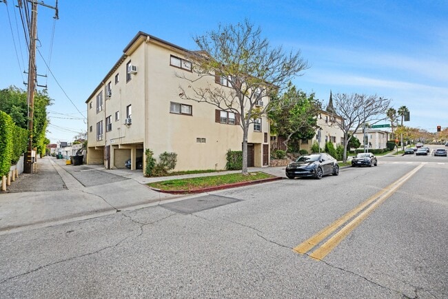 Building Photo - Renovated 3BR 2BA in Prime Beverly Hills | In-Unit W/D + Parking