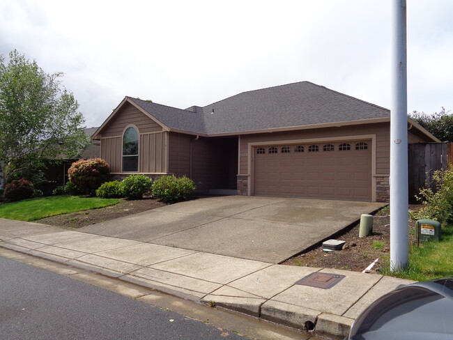 Building Photo - 6439 Robin Hood St SE
