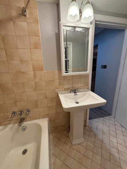 New pedestal Sink - 39 Cleveland St