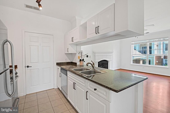 Building Photo - 12921 Centre Park Cir