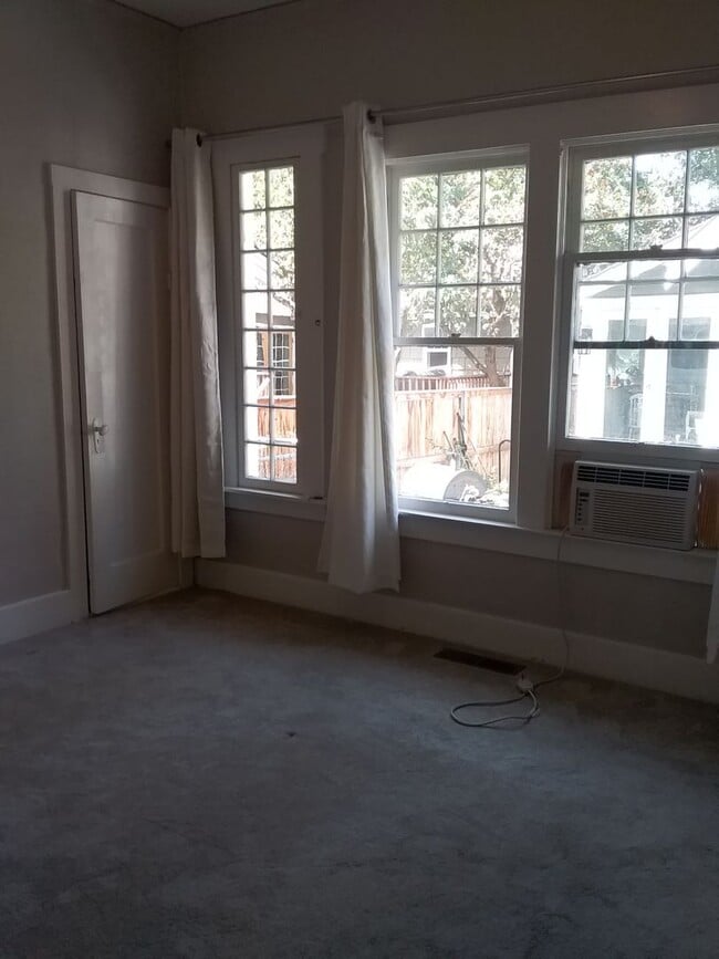 Building Photo - Recently updated single family home