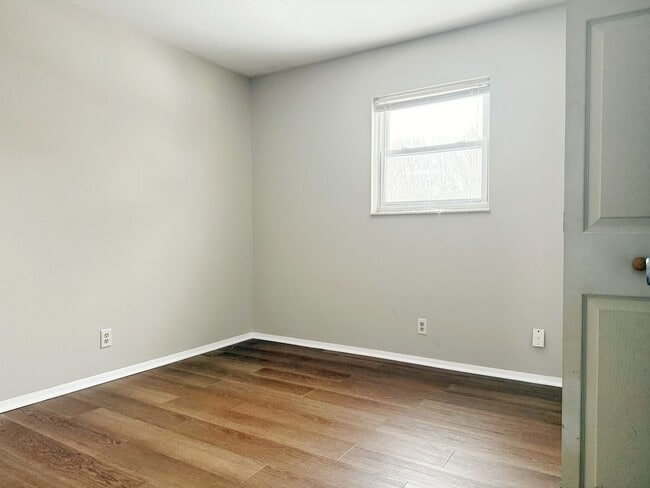 Building Photo - 700 Village Ln