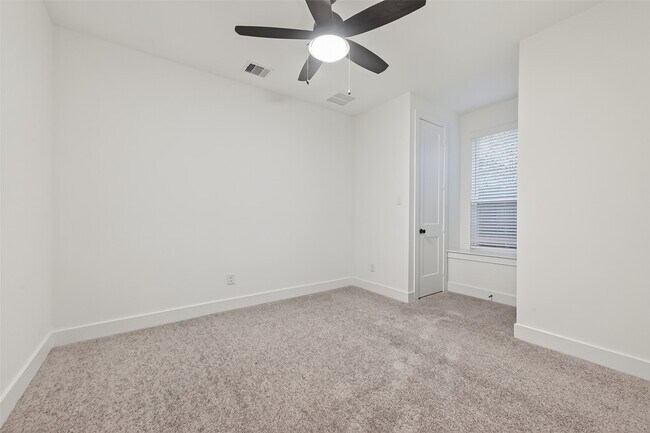 Building Photo - 2210 Cherry Brg Ln