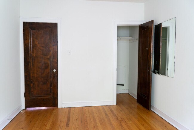 Building Photo - Ravenswood - 1 Bed / 1 Bath - Heat Included