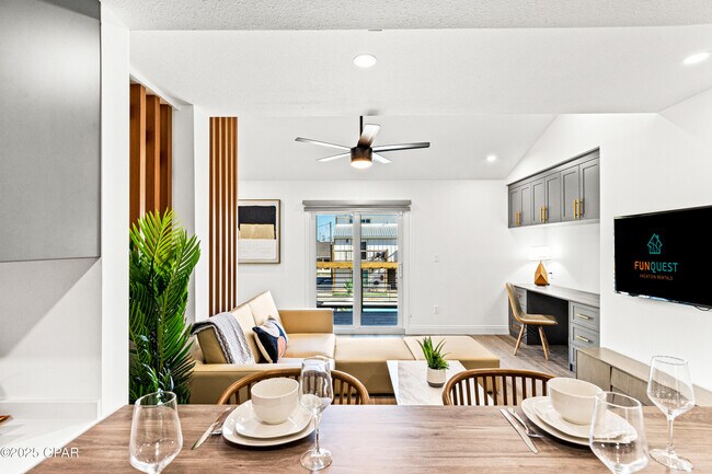 Building Photo - 8115 Thomas Dr