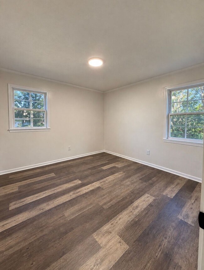 Building Photo - 156 Urqhart Way