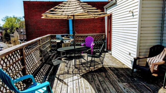 Building Photo - The Uptown Lofts #105