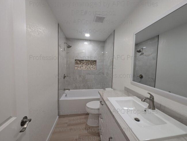Building Photo - 289 S Solomon Dr