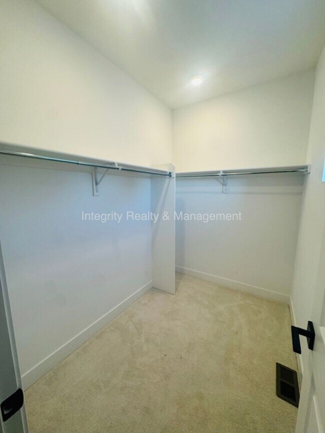 Building Photo - 11014 E Hinsdale Cir