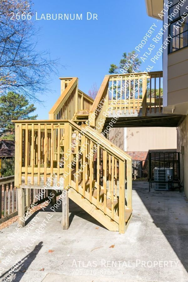 Building Photo - 2666 Laburnum Dr
