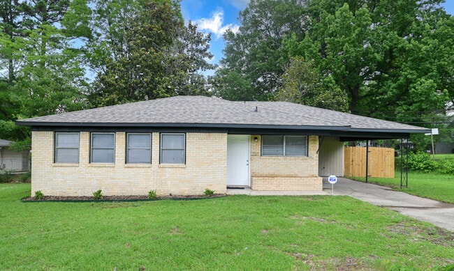 Primary Photo - 900 Thompson St