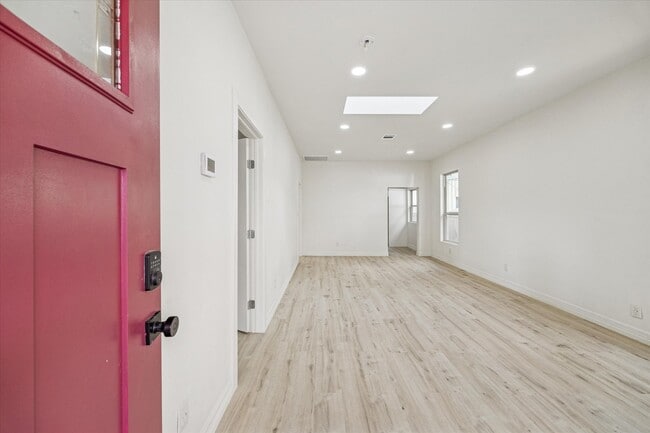 Building Photo - 437 N Everton St