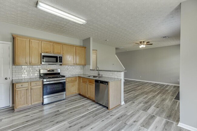 Building Photo - 678 Clairidge Elm Trail SW