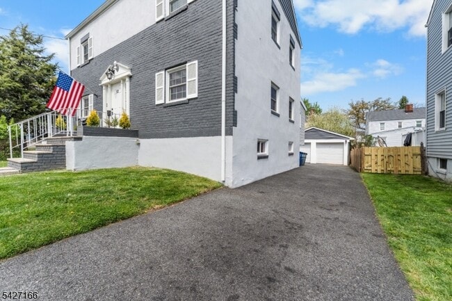 Building Photo - 12 Roosevelt Ave