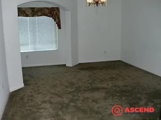 Building Photo - 4 Bedroom Home Next To CSUB!