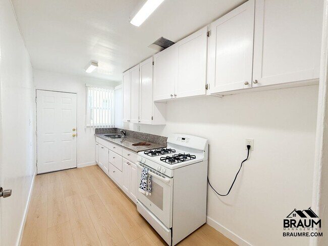 Building Photo - 7339 Woodman Ave