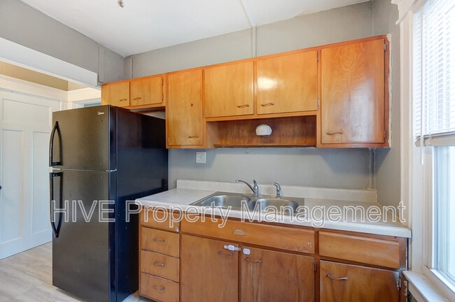 Building Photo - 3640 Besuden Ct