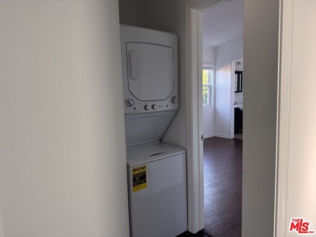 Building Photo - 2639 6th St