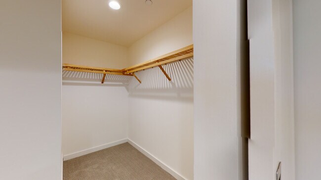 Building Photo - 920 N Osceola Ave