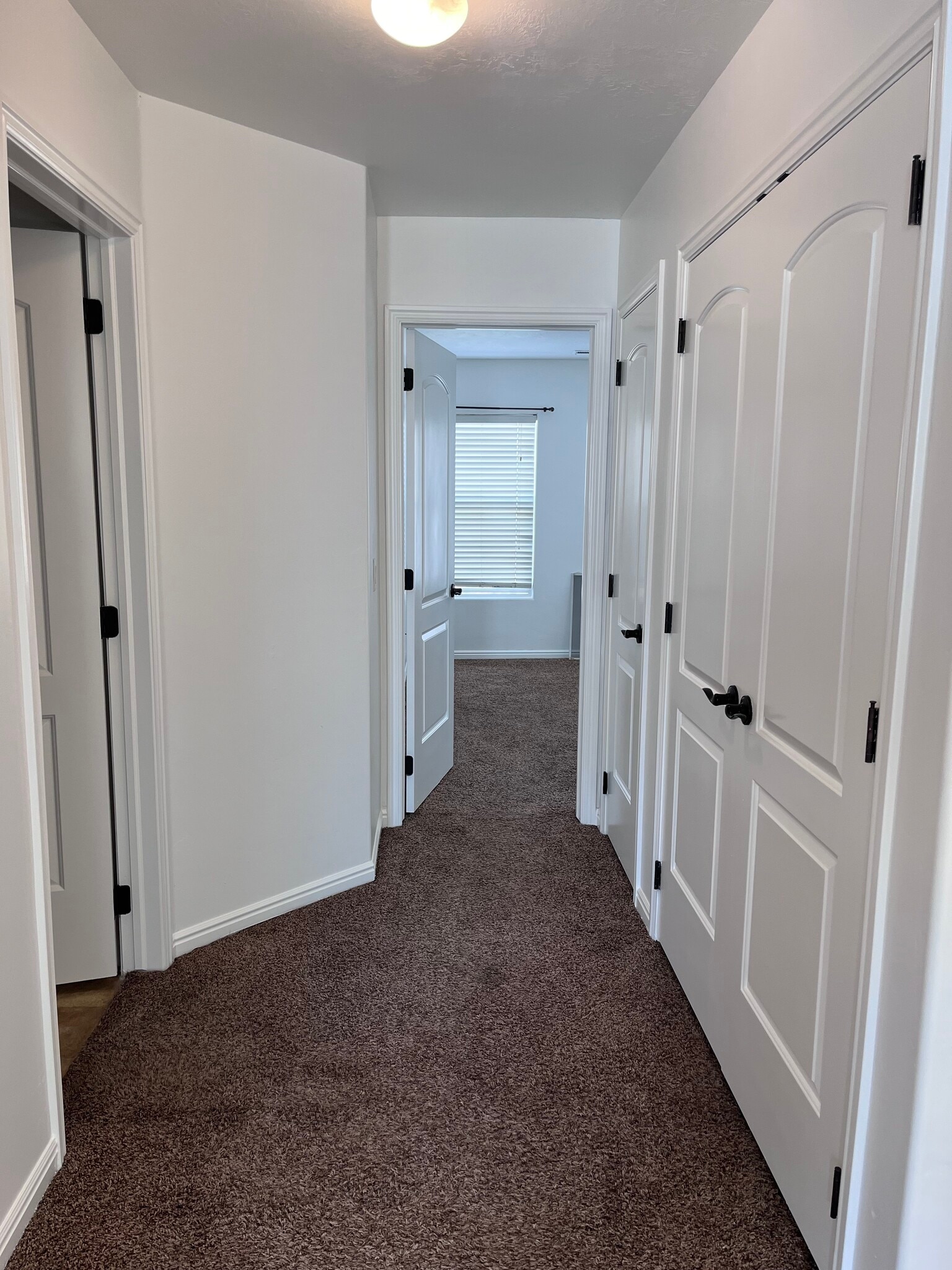 Upstairs Hall (looking toward Master) - 1177 Northfield Rd