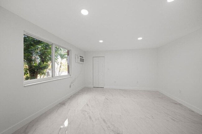 Building Photo - 6930 NW 186th St