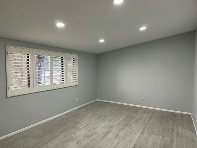 Building Photo - Stunning Single-Story Granada Hills Pool Home | 3 Bed | 2 Bath | 2,500 Sq Ft