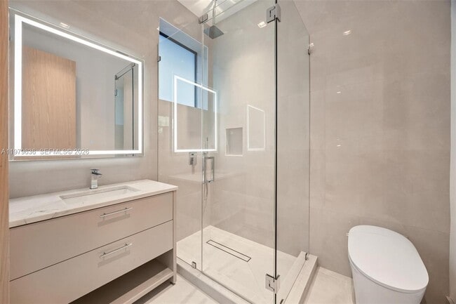 Building Photo - 723 NE 77th St