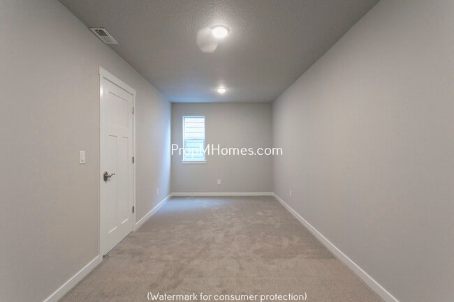Building Photo - Beautiful Three Bedroom Row Home In Highly Desired Villebois Community!