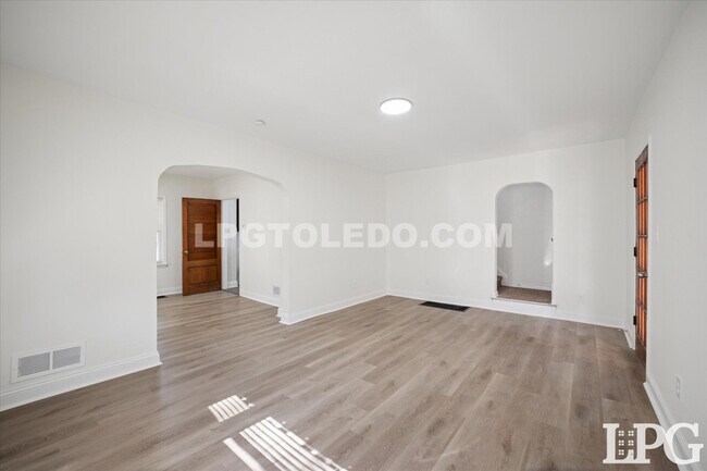 Building Photo - 5455 Douglas Rd