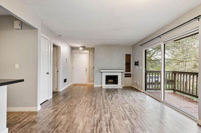 Building Photo - Spacious 1-bdrm/1-bath condo. Move-in special, balcony, fireplace, hot tub, & pool
