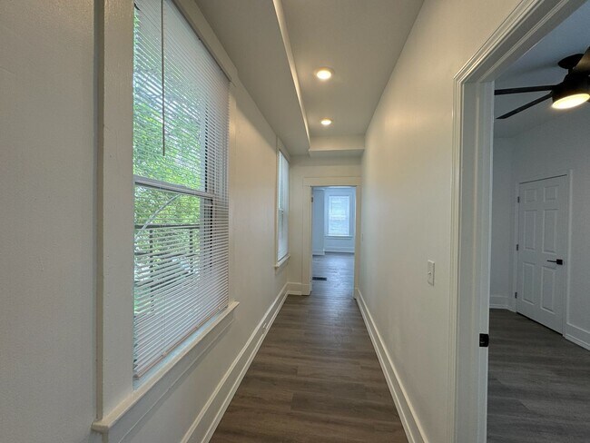 Building Photo - 7 Bed/3 Bath Mins. from UC Campus $750/pp ...