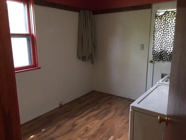 Building Photo - Adorable 2 bedroom 1 bathroom located on the Boise Bench.