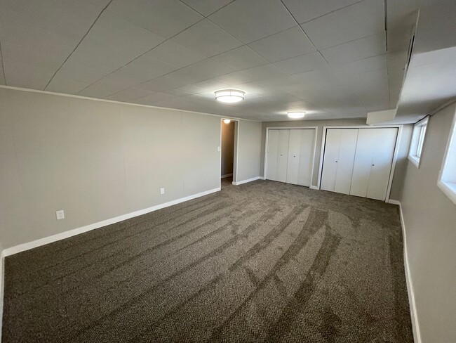Building Photo - 4 Bed/1.5 Home Bath in Ogden