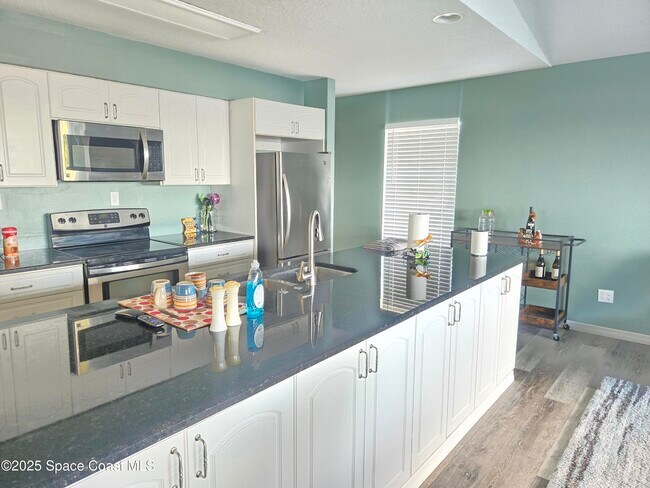 Building Photo - 0000 Pineapple Ave