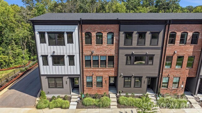 Building Photo - 236 Old Town Vlg Rd