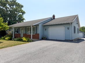 Building Photo - 213 Hahnstown Rd
