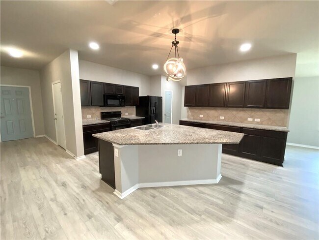 Building Photo - 215 Camellia Dr